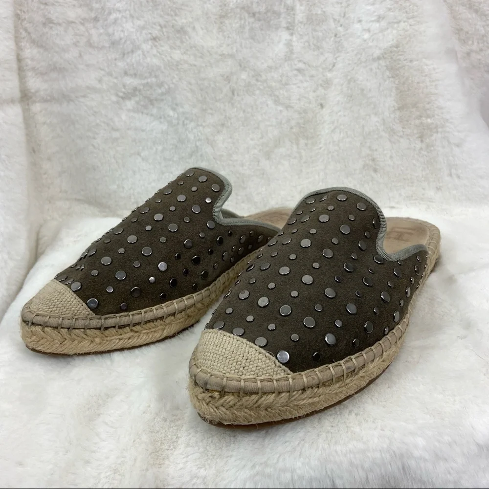 Lust for life ignite studded suede espadrille mules. Size 7M